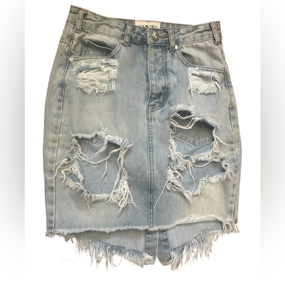 ONE- BY One Teaspoon size 24 distressed mini skirt in EUC